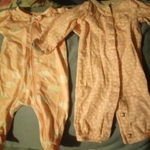 2/$20  3 Carter's Nb baby girl sleepers